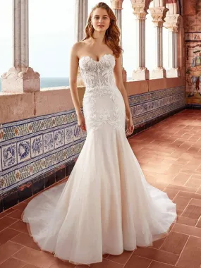 Wedding Dresses Sweetheart Neck Sleeveless Natural Waist Applique With Train Bridal Dresses